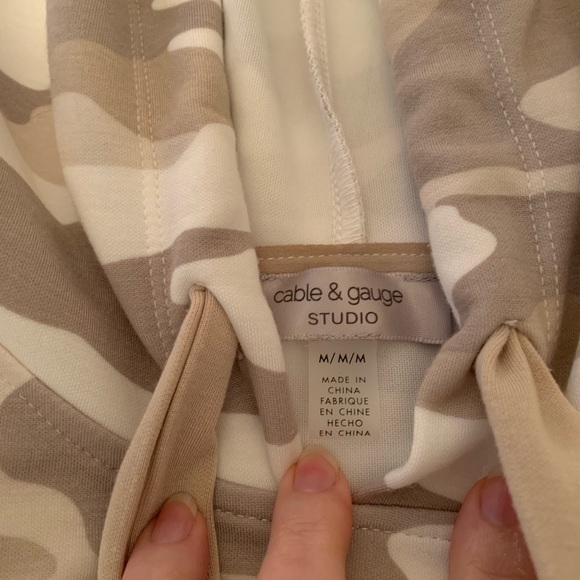 Cable & Gauge Camouflage Hoodie in Beige and White size Medium - Picture 3 of 5